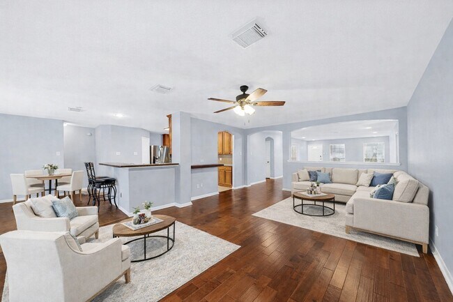 Building Photo - 5811 Vineyard Hill Dr