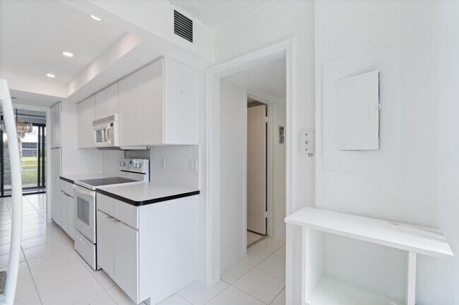 Building Photo - 609 Bridgewood Dr