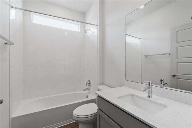 Building Photo - Gorgeous home available August 1!
