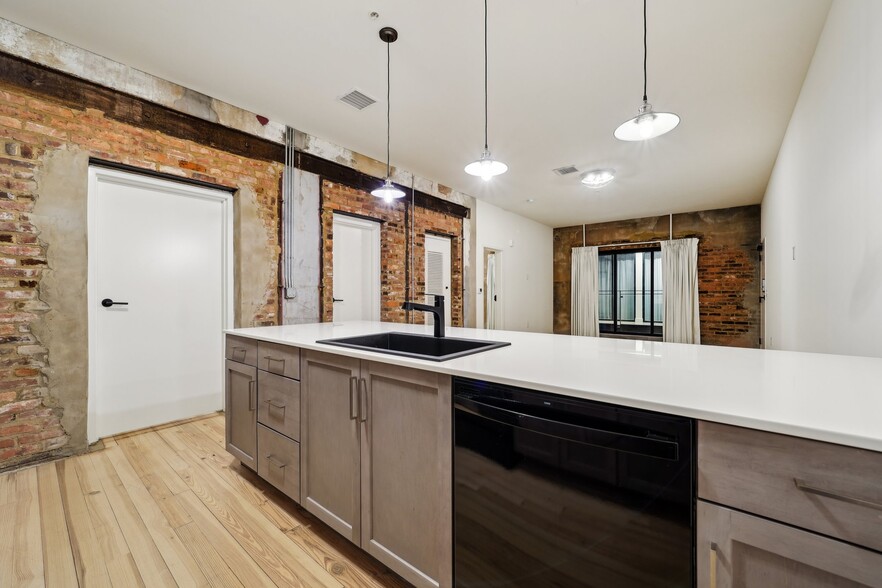 Building Photo - Armour & Co.