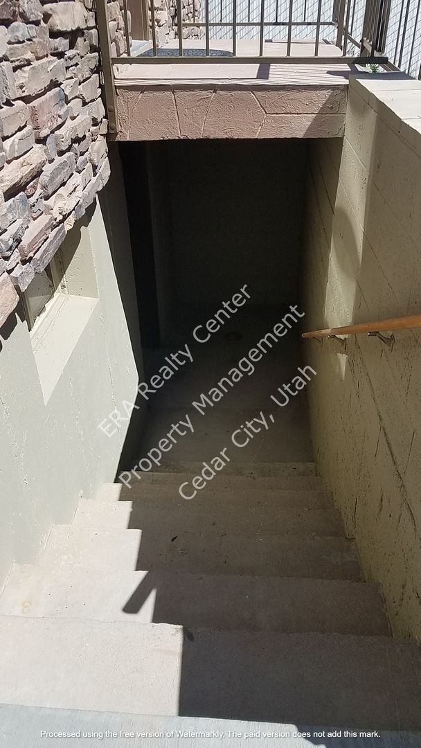 Building Photo - Move-In Discount - 2 Bedroom 1 Bath Basement Apartment of Single Family Home