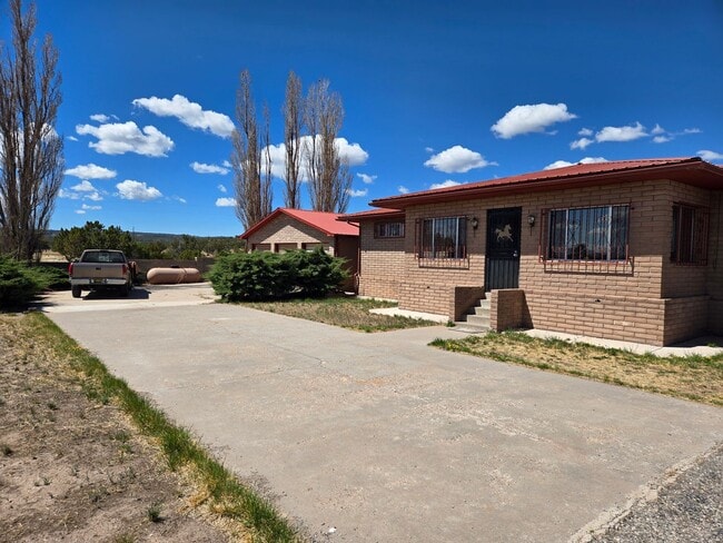 Building Photo - Spacious 3- Bedroom 3-Bathroom in Thoreau