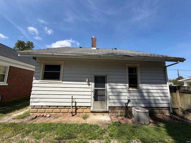 Building Photo - 210 S Weinbach Ave