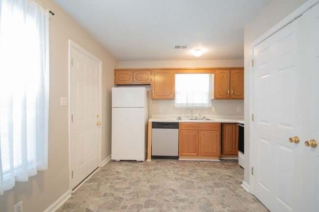 Building Photo - 1023 Shadow Ridge Ave
