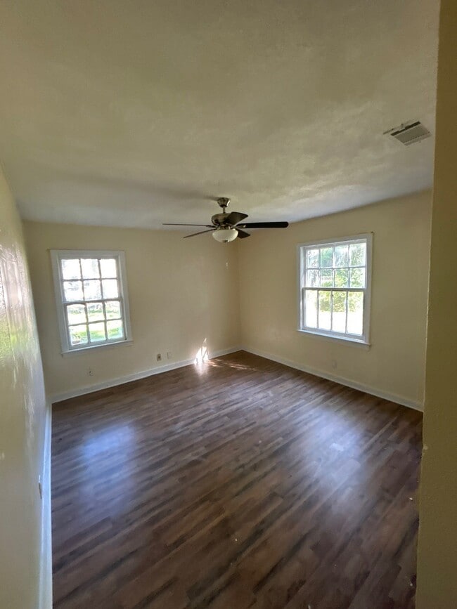 Building Photo - 421 Fielding Ave