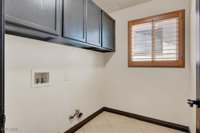 Building Photo - 8225 Cabin Springs Ave