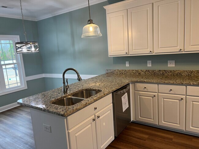 Granite Countertops - 217 Braylock Dr