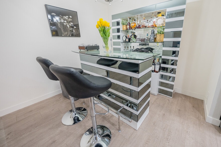 Building Photo - 15425 Sherman Way