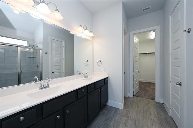 Building Photo - 2613 Chevy Chase Dr