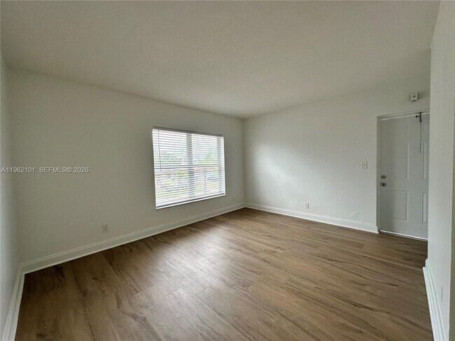 Building Photo - 2822 Van Buren St