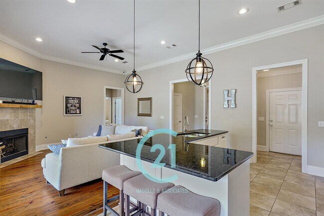 Building Photo - Beautiful 4 bedroom, 2 bathroom house in B...