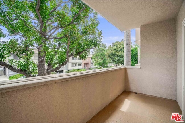 Building Photo - 2335 S Bentley Ave