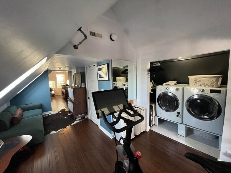 UPSTAIRS LIVING ROOM / LAUNDRY - 2742 N Lawndale Ave