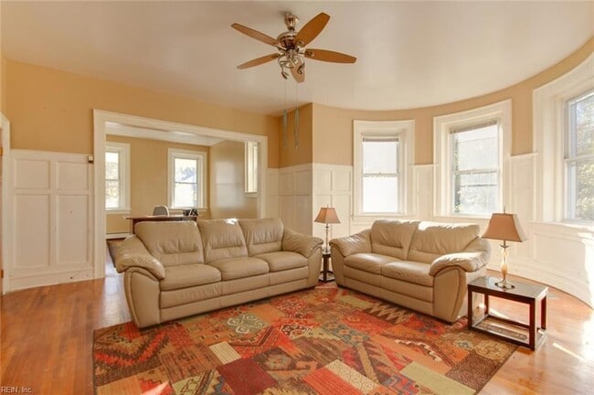 Building Photo - 3901 Newport Ave