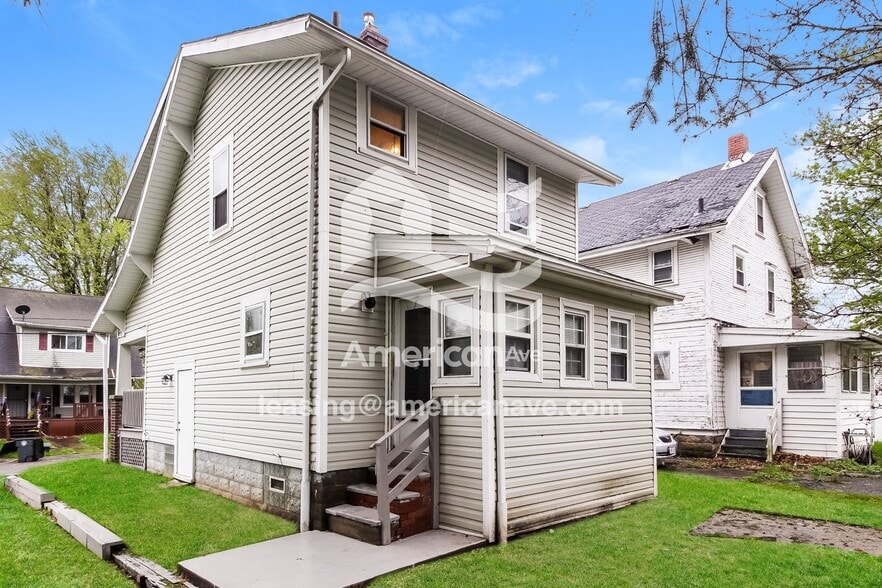 Building Photo - 813 Fess Ave