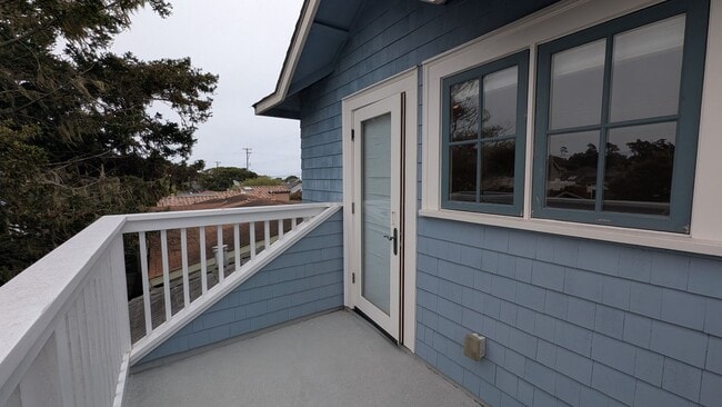 Building Photo - Quaint Historical Home near Downtown Pacif...