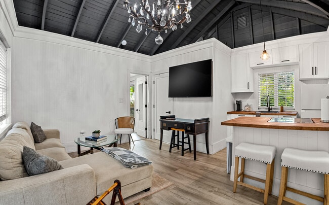 Building Photo - 1017 SW 4th St