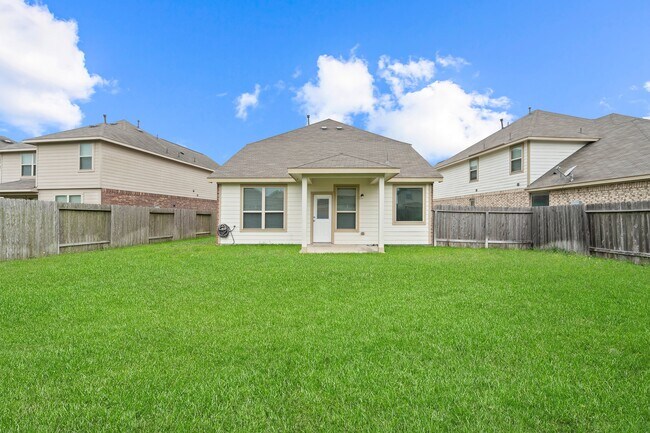 Building Photo - 3530 Vivaldi Dr