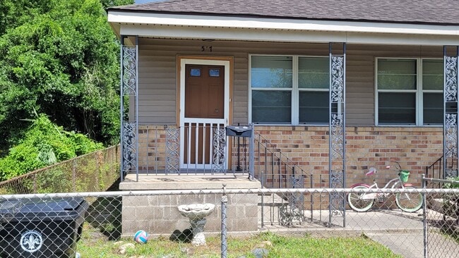 Building Photo - 517 Lizardi St