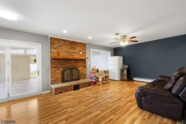 Building Photo - 17 Lathrop Ave