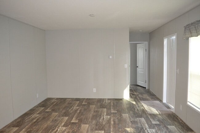 Building Photo - 121 Garlington Cir