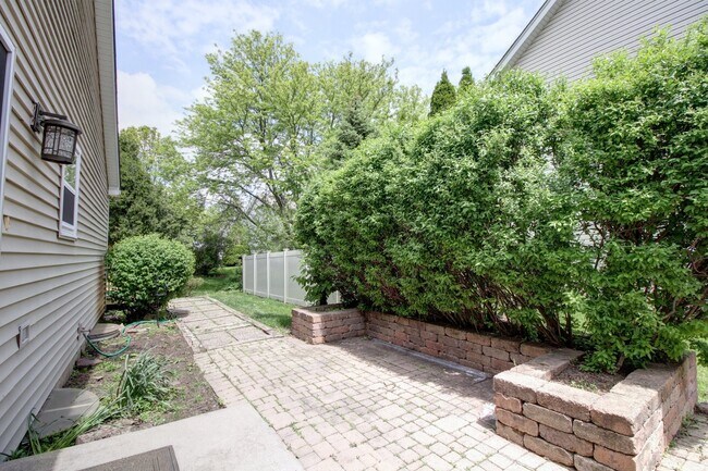 Building Photo - 148 Sandalwood Ln