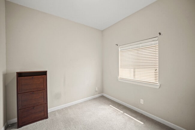 Building Photo - 6002 Daggerwing Wy