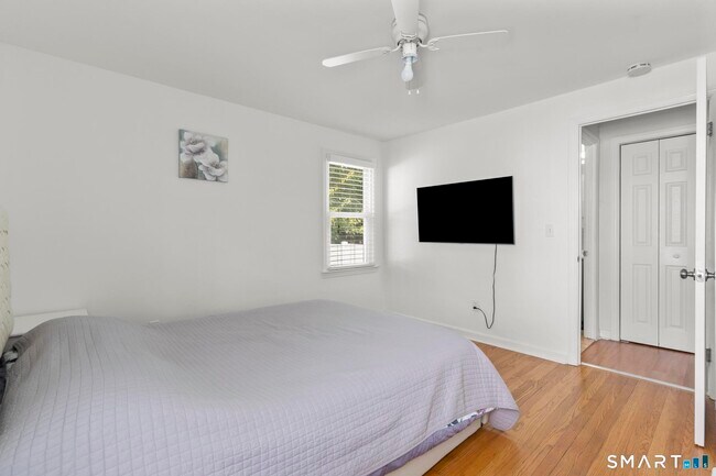 Building Photo - 214 Country Rd