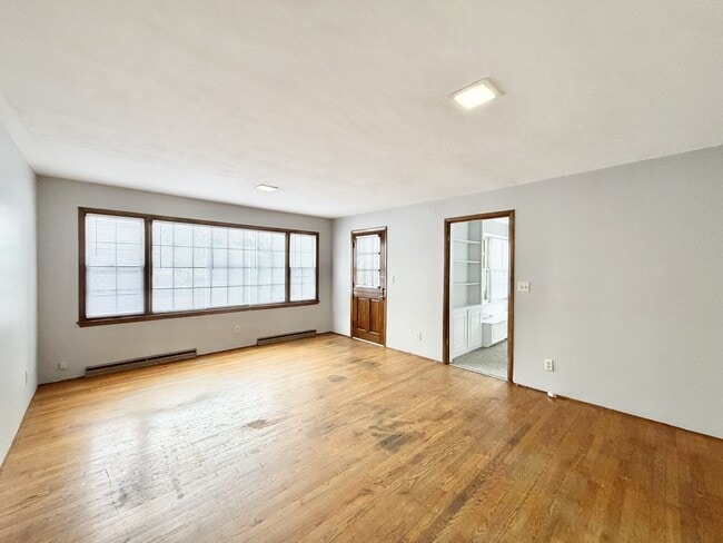 Building Photo - 2431 Blarney Stone Dr