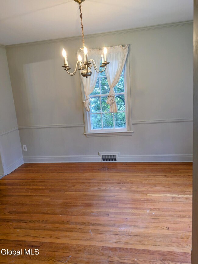 Building Photo - 1556 Dean St