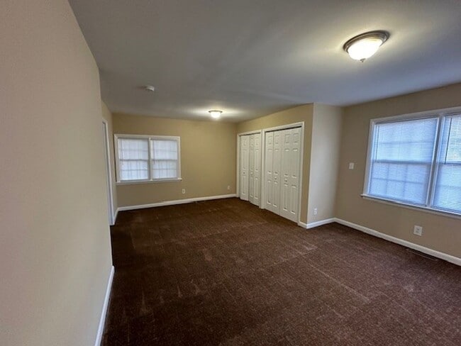 Building Photo - Conveniently located 3 bedroom/2 Bath house