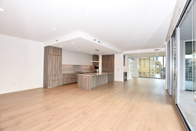 Building Photo - 60 E Randolph St