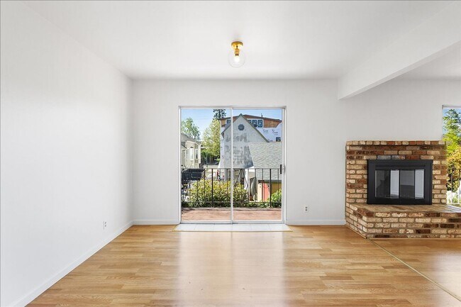 Building Photo - 2118 Alameda Ave