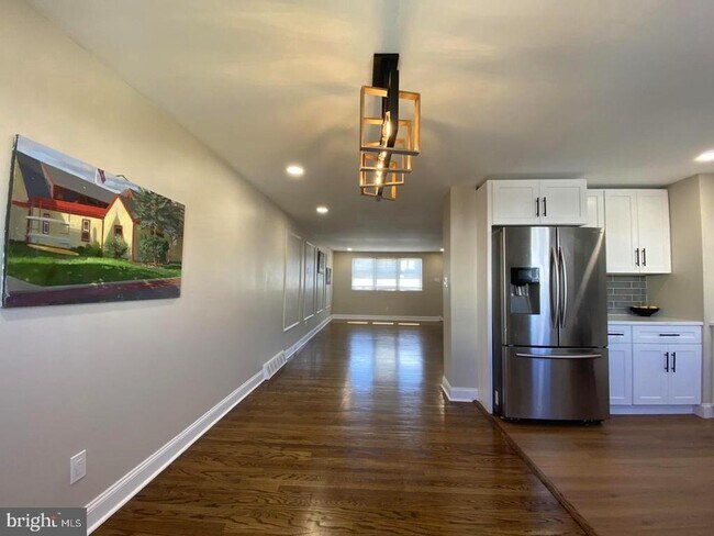 Building Photo - 12639 Biscayne Dr