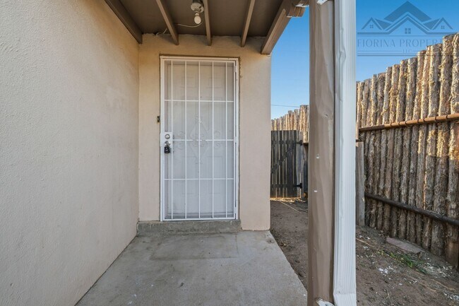 Building Photo - 1501 Pso De La Conquistadora