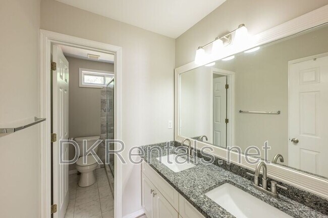 Building Photo - 1512 Fallen Leaf Dr SW