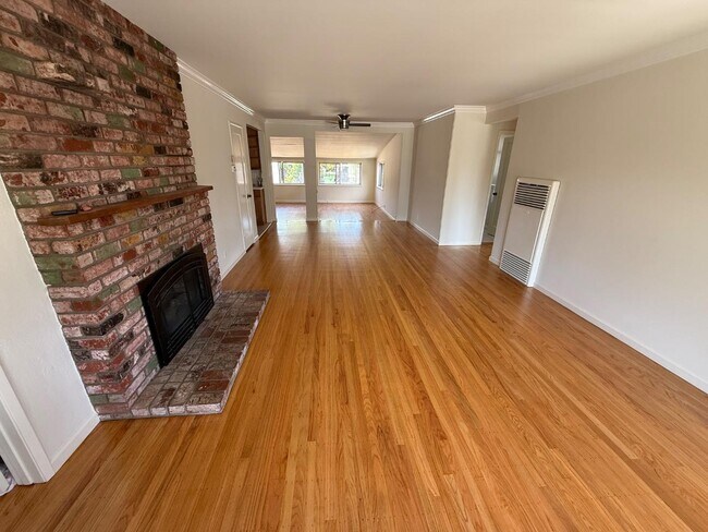 Building Photo - 14901 Nelson Way
