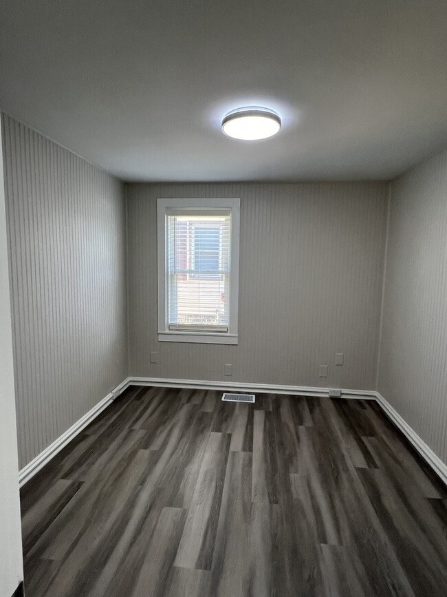 Building Photo - 407 Abe St