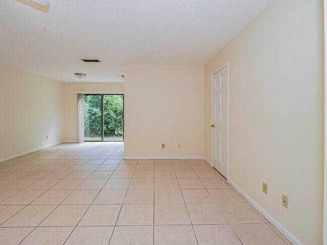Building Photo - 1055 6th Ave