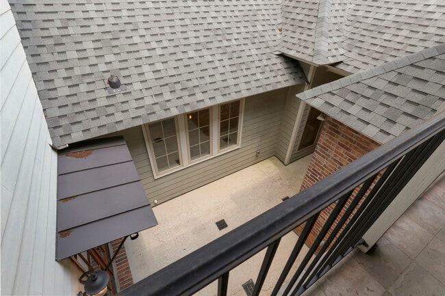 Building Photo - 2437 Fiero St