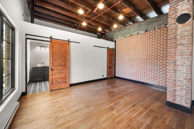 Building Photo - Thiel on 9th