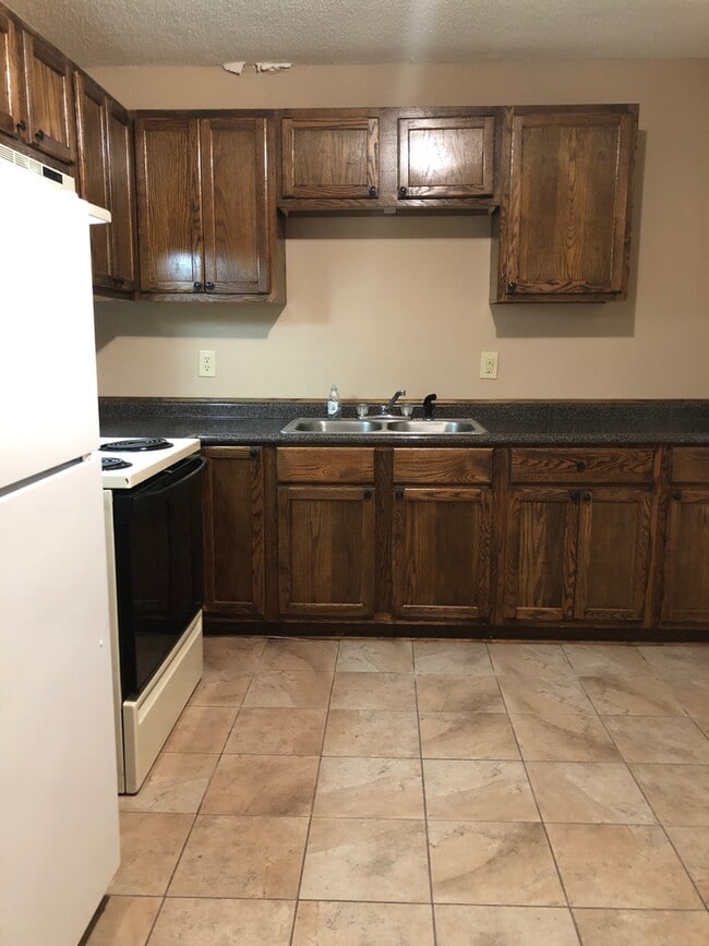 Building Photo - 503 N Bradford Ave