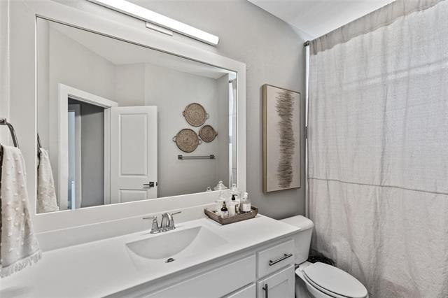 Building Photo - 3034 Encino Dr