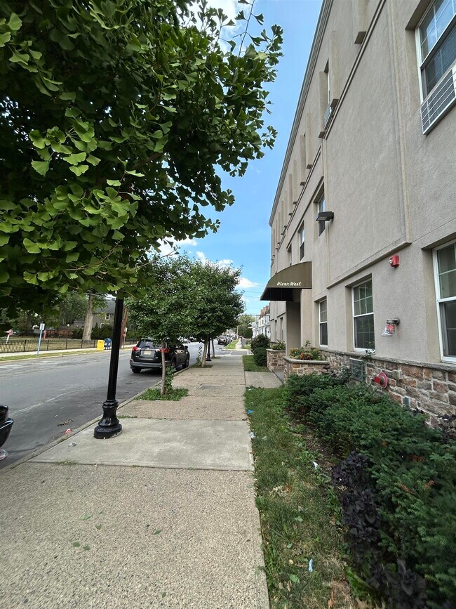 Building Photo - 61 Kansas St