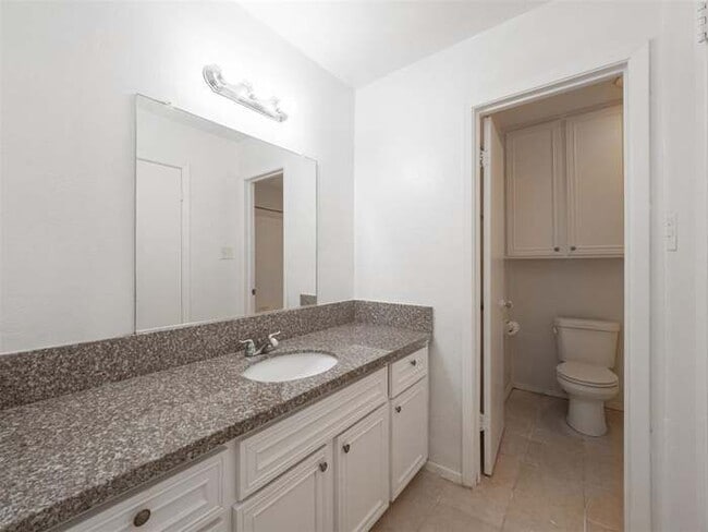 Building Photo - 404 Carter Dr