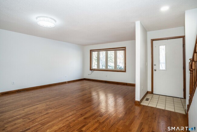 Building Photo - 449 S Main St