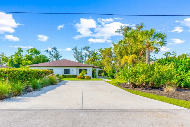 Building Photo - 4400 Vanda Dr