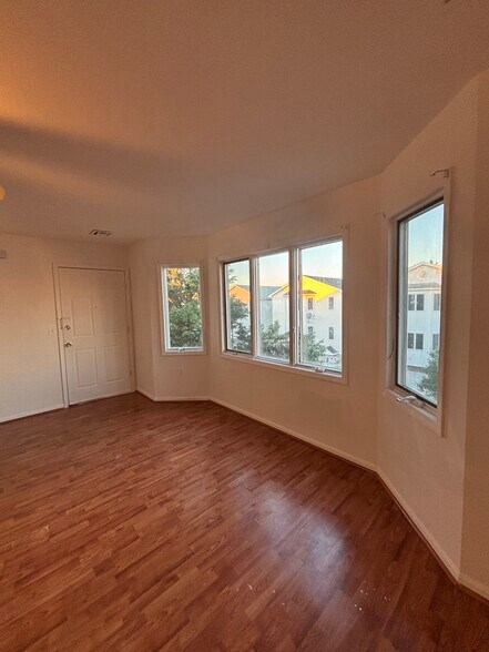 Building Photo - 72 Sumo Village Ct