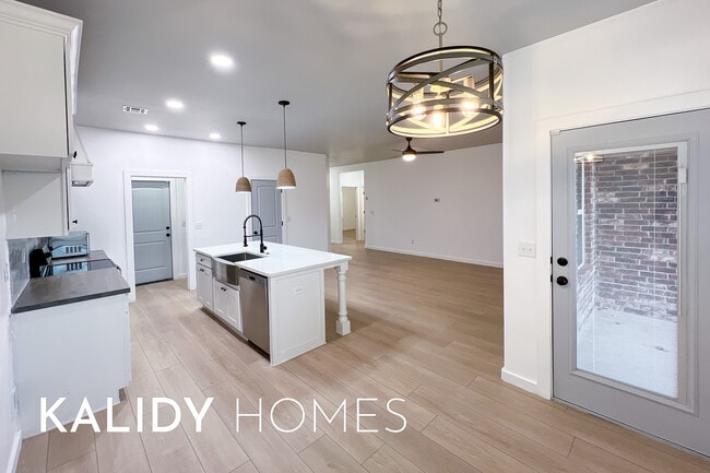 Building Photo - 12504 SW 12th St