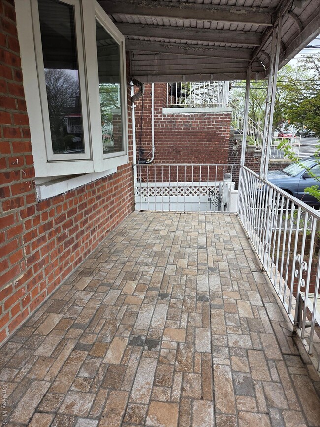 Building Photo - 1628 Allerton Ave